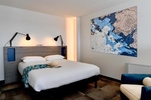 1 double bed, 1 twin bed