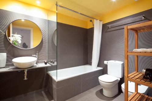 Inside Barcelona Apartments Sants - image 10