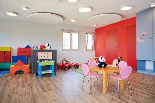 Igrišče, Reka-Feriendorf Montfaucon in Montfaucon