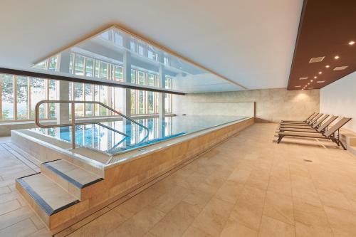 bazen, Reka-Feriendorf Montfaucon in Montfaucon