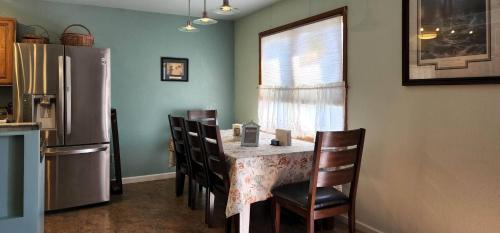Trinity Escapes - Two Bedroom two bathroom full Apartment near airport – Anchorage, AK