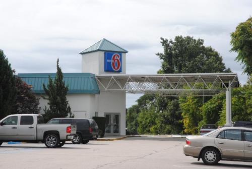 Motel 6-Warwick, RI - Providence Airport - I-95