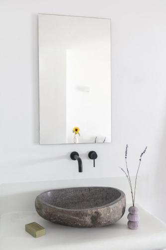 Villa Agapi, 2 min walk to the beach & heated pool, by Red Windmill Villas, Калафатис (фото 10)