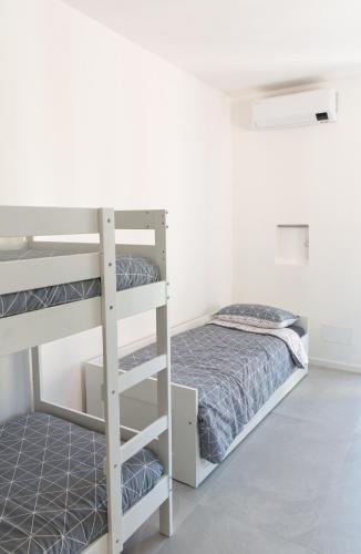 1 queen bed, 1 bunk bed