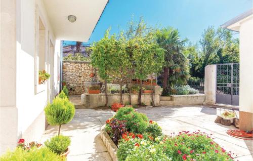  Nice apartment in Jadranovo with 2 Bedrooms and WiFi, Unterkunft in Jadranovo