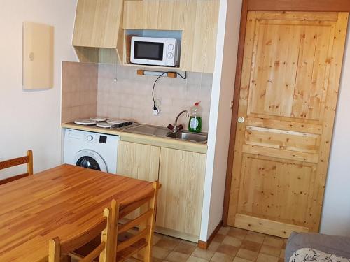 Appartement Le Biot, 2 pièces, 6 personnes - FR-1-573-56