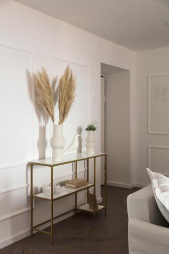 One-Bedroom Apartment image 6