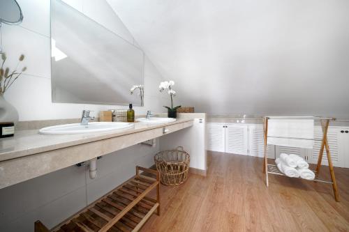 Four-Bedroom House image 10
