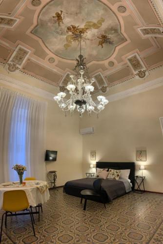 1 king bed, 1 twin bed