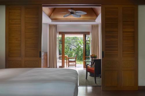 Deluxe Beachfront Villa image 3