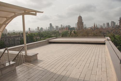 ระเบียง/ชานเรือน, โรงแรมซิตี้ (City Hotel) near สนามกีฬาวังเฮดิ