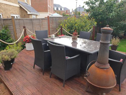 Swindon 6 deluxe doubles 2 with en suite in large house - No Pets 3