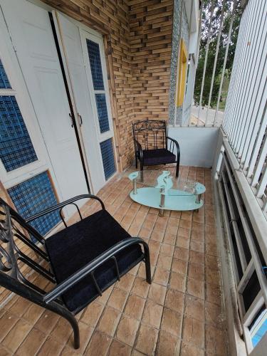 บริการและสิ่งอำนวยความสะดวก, Yellow House in ลักษมีกัณฐ์นคร