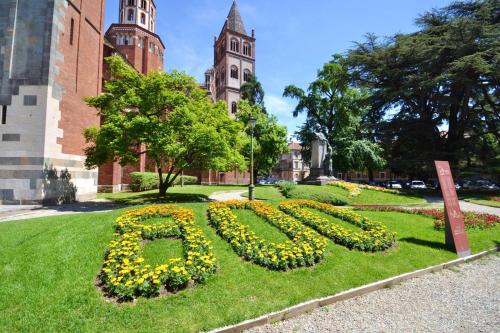 Spacious apartment in Vercelli with terrace and garden