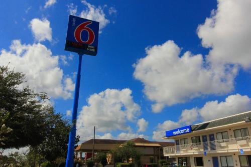 Motel 6-Kingsville, TX