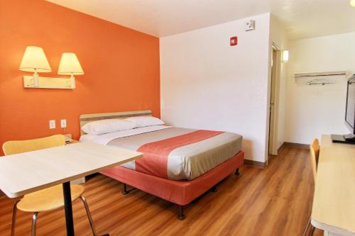 1 queen bed
