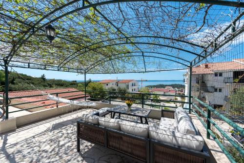 Balkon/Terrasse, Villa Božica - sea view stone villa with free parking (Villa Bozica - sea view stone villa with free parking) in Makarska