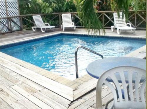 สระว่ายน้ำ, Apartment Espoir in ซิเซรง