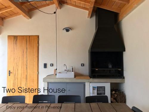 Two Sisters House, Private pool & bike storage, Mont-Ventoux, lac Palivettes, Child-friendly