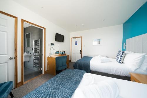 The Land's End Hotel - image 6