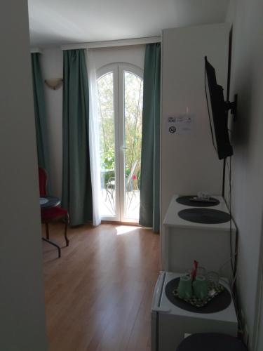 Ana Rooms