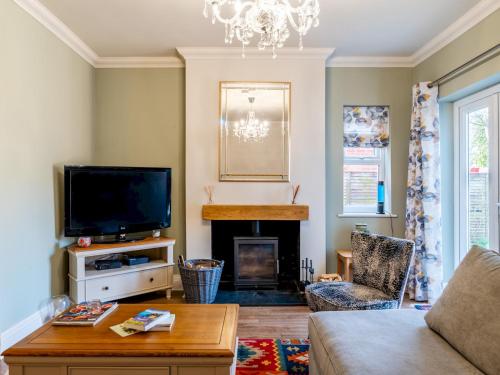 Pass the Keys Elegant residential 3 bedroom home with garden and BBQ gîte à louer Dean Court