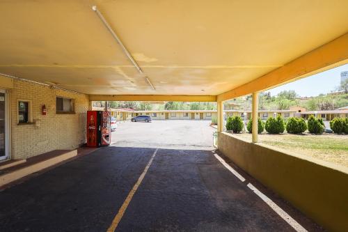 Route 66 Inn - image 12