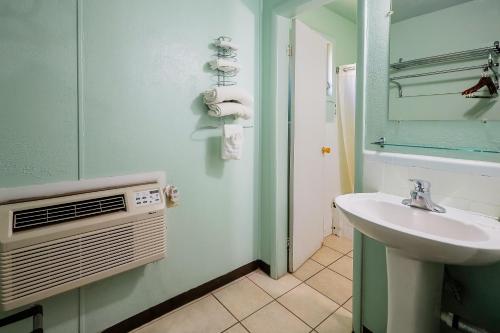 Route 66 Inn - image 9