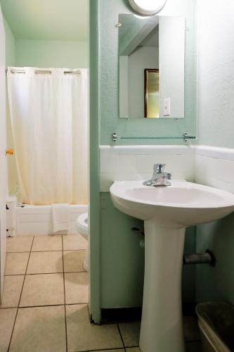 Route 66 Inn - image 14