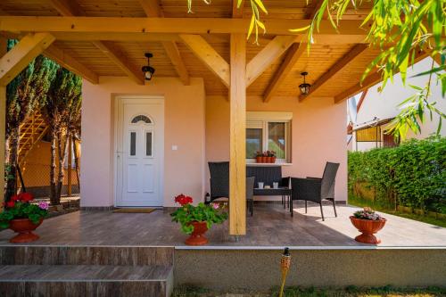 Vedere exterior, Pipacs Apartmanház (Pipacs Apartmanhaz) in Harkany
