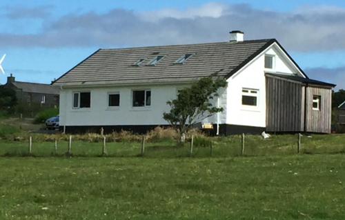 The Loft at Strathardle - Lochside Apartment, Isle of Skye