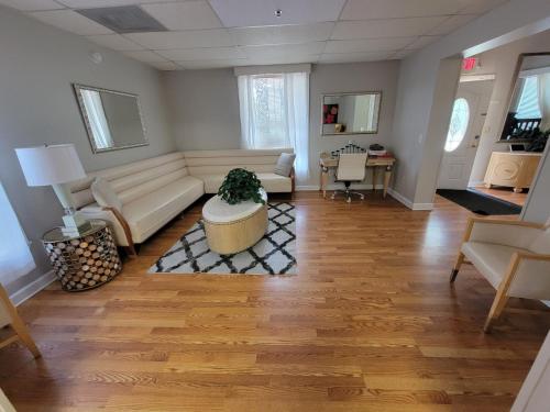 Midtown Remodeled Historic with 6 Bedrooms in Memphis, USA