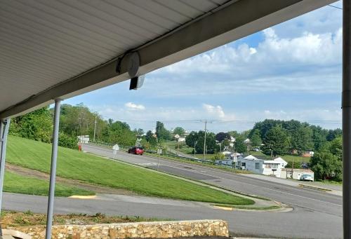 View, Knob Hill Motor Lodge in Hillsville (VA)