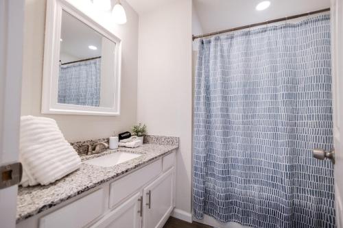 Trailside Townhouse - Close to Downtown & Bike Trails in Bentonville, USA