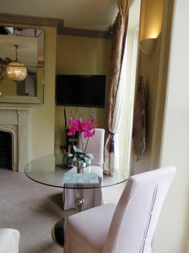 Hewlett Apartments - image 3