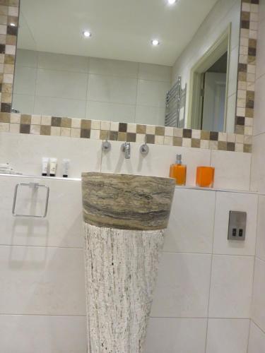 Hewlett Apartments - image 14