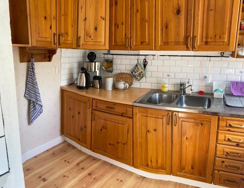 주방, Spjutsbygds Gårds Bed and Breakfast (Spjutsbygds Gards Bed and Breakfast) in 뢰데뷔