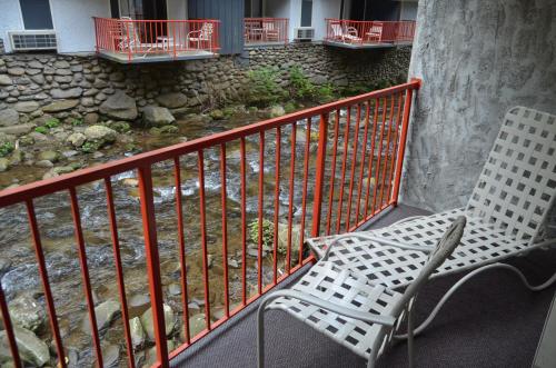 Zoders Inn and Suites – Gatlinburg, TN