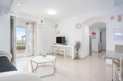  Apartment Tina in Vrh