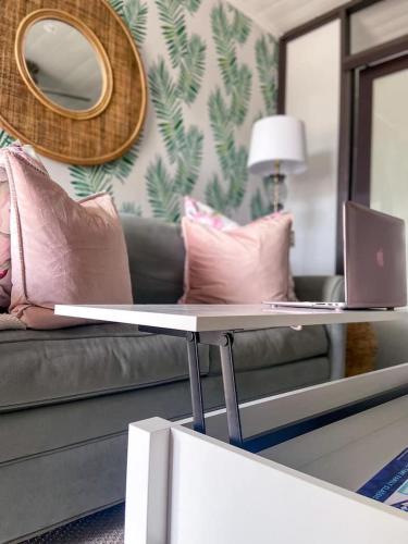 Pink Paradise at Seascape. Getaway by the beach! in Riviera Beach, USA