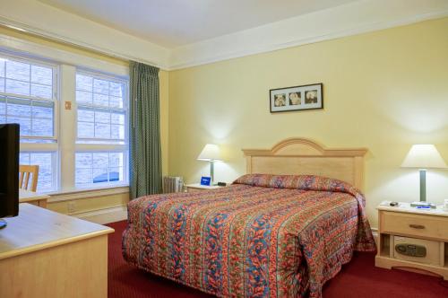 Queen Room