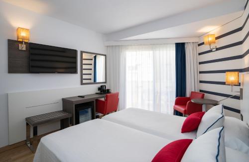 Zimmer mit 2 einzelbetten, balkon