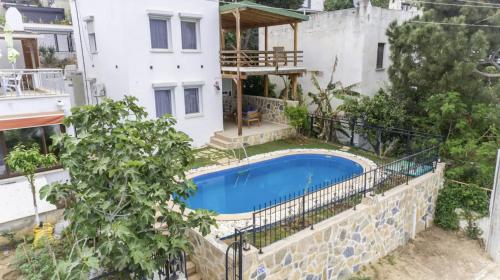 Summer Private Villa with Garden and Private Pool, Within Walking Distance to the Sea in Bodrum Gumusluk