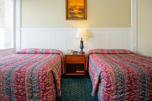 Double Room with Two Double Beds image 9