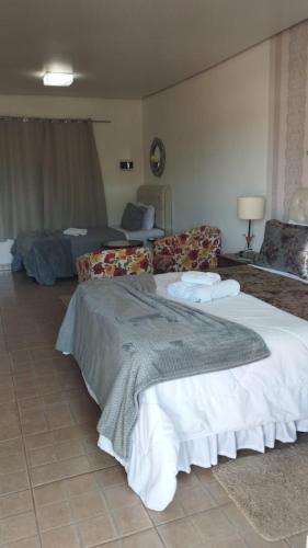 Double Room with Extra Bed image 2