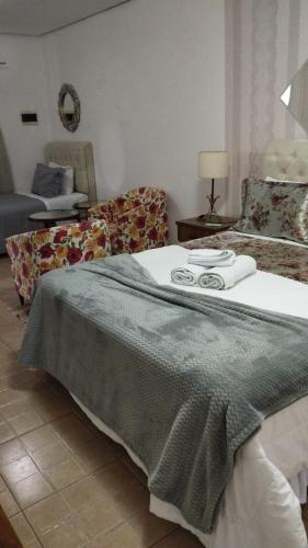 Double Room with Extra Bed image 3