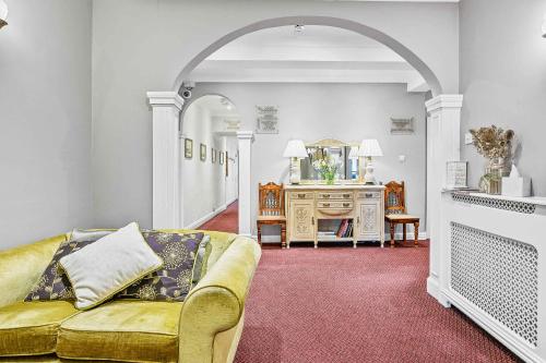 Royal Beacon Hotel - image 8