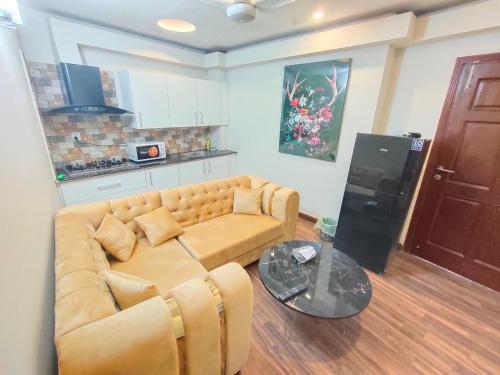 Luxurious & Comfy 1BHK Apartment Wifi & SmartTV. - image 5