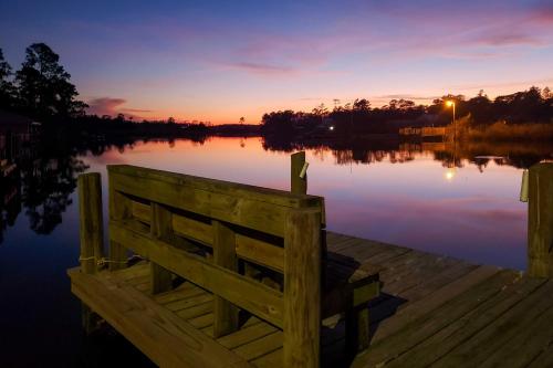 Pelican Splash Retreat on Bon Secour River!