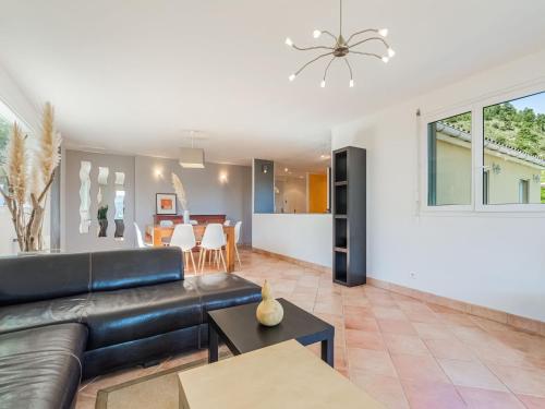Luxurious Villa with Private Pool in Les Vans - image 11